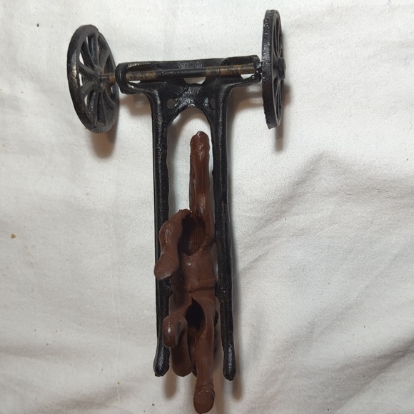 Vintage Cast Iron Horse Drawn Carriage with Driver and Rider - Picture 11 of 12